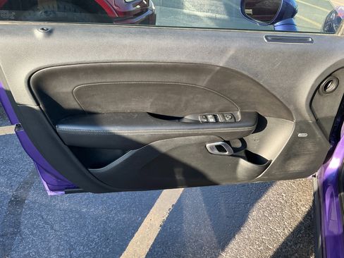 Used 2016 Dodge Challenger SXT Plus image 7