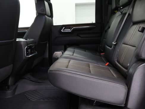Used 2024 Chevrolet Silverado 3500 High Country w/ High Country Premium Package AWD/4WD image 9