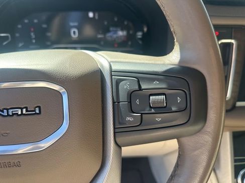 Used 2022 GMC Yukon XL Denali w/ Denali Premium Package image 28