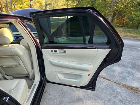 Used 2008 Cadillac DTS Luxury II image 17