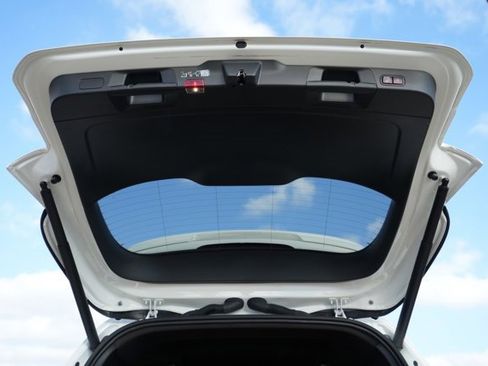 Used 2025 Mercedes-Benz GLB 250 4MATIC image 19