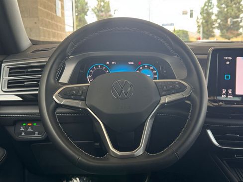 Used 2025 Volkswagen Atlas Cross Sport SE image 28