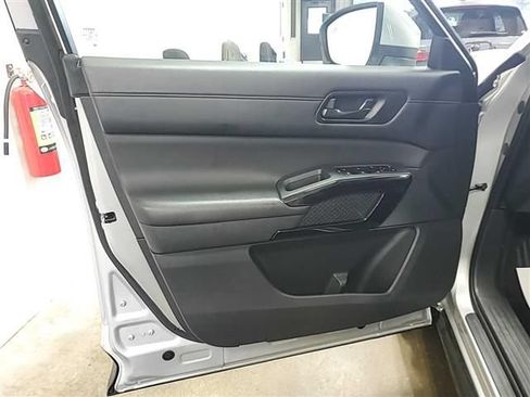Used 2025 Nissan Pathfinder SV AWD/4WD image 3