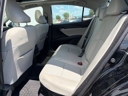 Used 2025 Toyota Camry XLE AWD/4WD image 17