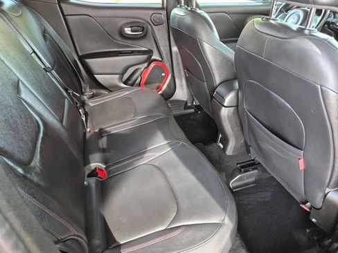 Used 2016 Jeep Renegade Trailhawk w/ Premium Trailhawk Package AWD/4WD image 20