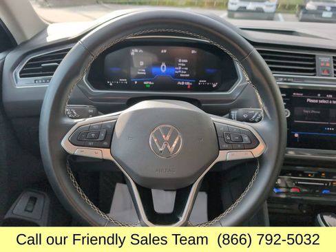 Used 2024 Volkswagen Tiguan SE AWD/4WD image 16