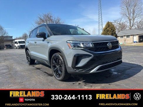 Used 2024 Volkswagen Taos SE image 4