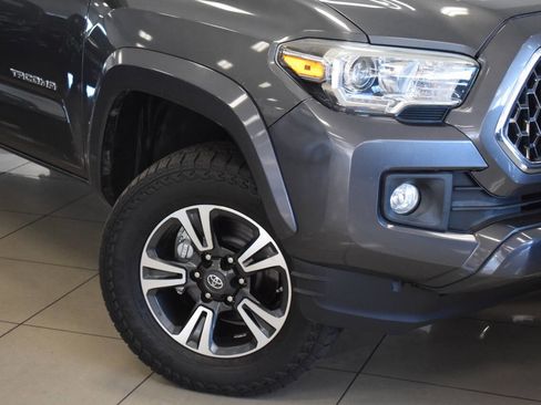Used 2019 Toyota Tacoma TRD Sport w/ Technology Package image 5