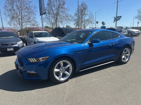 Used 2017 Ford Mustang Coupe image 5