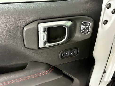 Used 2023 Jeep Gladiator Rubicon w/ Cold Weather Group image 17