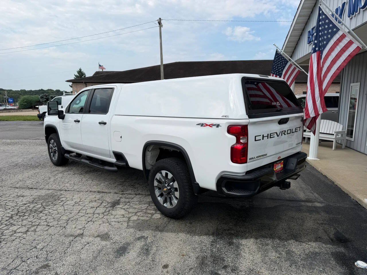 Used 2022 Chevrolet Silverado 2500 Custom w/ Custom Value Package AWD/4WD image 3