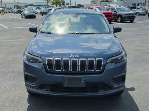 Used 2020 Jeep Cherokee Latitude w/ Cold Weather Group AWD/4WD image 2