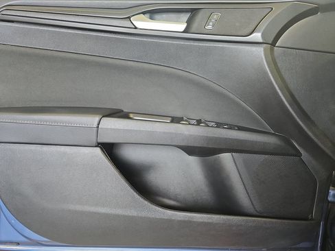 Used 2018 Ford Fusion SE w/ Equipment Group 201A FWD image 26