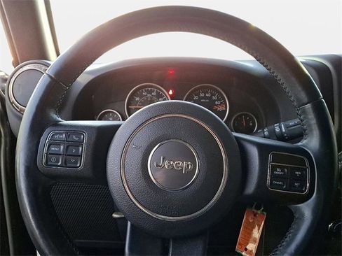 Used 2016 Jeep Wrangler Sahara image 26