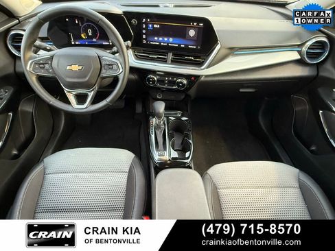 Used 2025 Chevrolet Trax LT w/ LT Convenience Package image 29