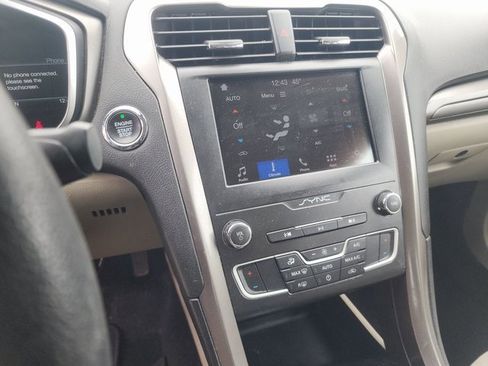 Used 2019 Ford Fusion SE image 6