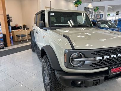 New 2025 Ford Bronco Badlands w/ Sasquatch Package