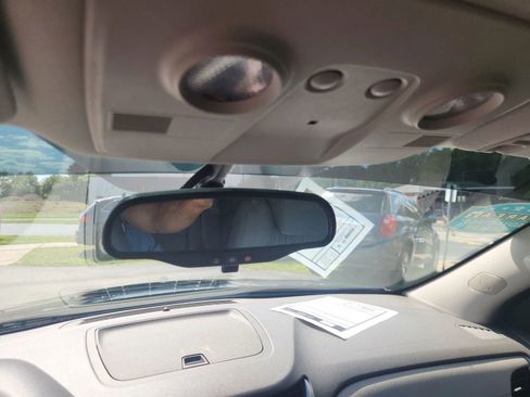 Used 2017 Chevrolet Traverse LT image 16