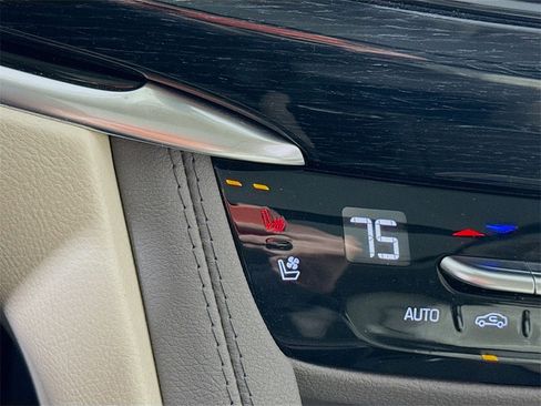 Used 2024 Cadillac XT6 Premium Luxury image 13