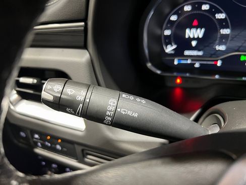 Used 2023 GMC Yukon XL SLT image 39