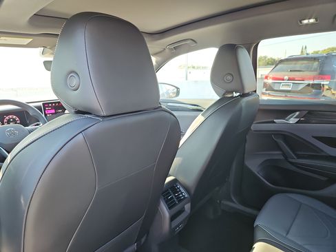 New 2026 Volkswagen Tiguan SE R-Line AWD/4WD image 9