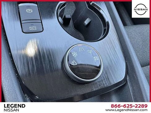 Used 2024 Nissan Rogue SV AWD/4WD image 32