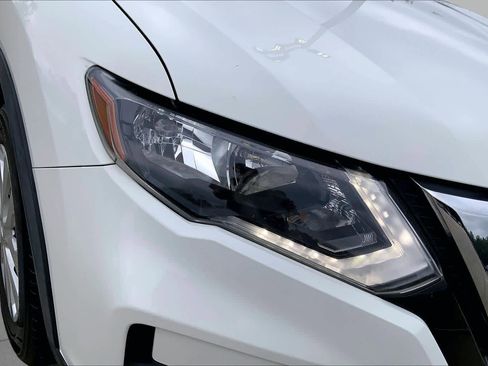 Used 2020 Nissan Rogue S FWD image 25