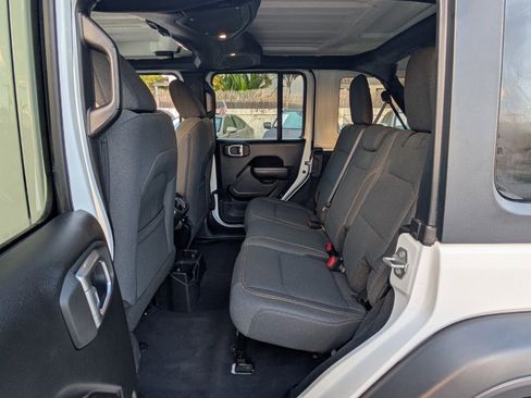 Used 2025 Jeep Wrangler Sport S image 11