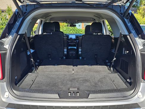 Used 2023 Ford Explorer Limited image 14
