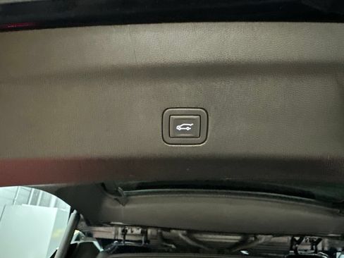 Used 2024 GMC Yukon XL Denali Ultimate AWD/4WD image 39