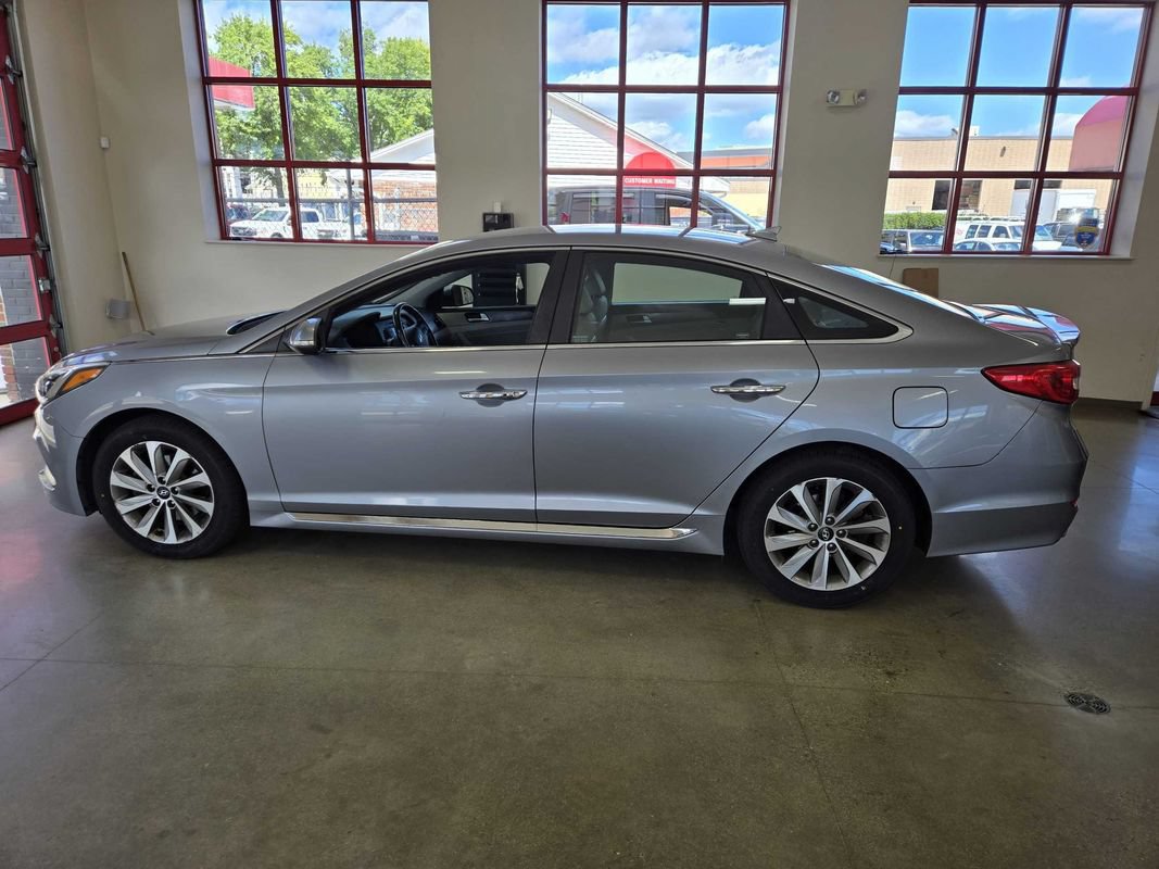 Used 2015 Hyundai Sonata Sport w/ Option Group 03 FWD image 4