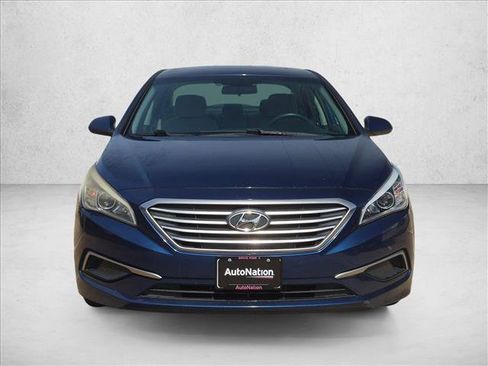 Used 2017 Hyundai Sonata SE FWD image 2