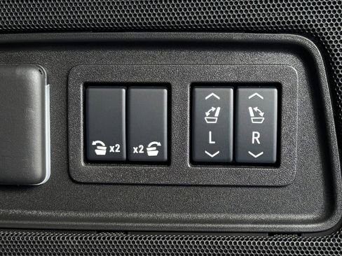 Used 2025 Cadillac Escalade Sport Platinum w/ LPO, ONYX Package AWD/4WD image 32