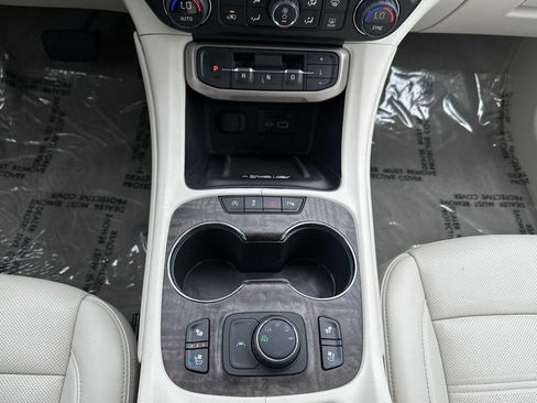 Used 2023 GMC Acadia Denali w/ Denali Ultimate Package AWD/4WD image 38