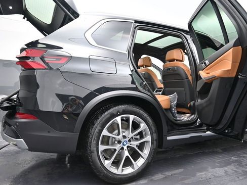 Used 2025 BMW X5 xDrive50e w/ Climate Comfort Package image 19