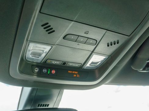 Used 2023 Buick Enclave Essence image 38