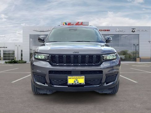 Used 2024 Jeep Grand Cherokee L Altitude RWD image 8