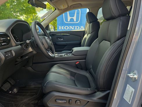 New 2025 Honda Pilot Touring image 11