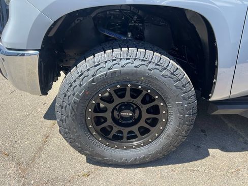 Used 2019 Toyota Tundra Limited w/ Limited Premium Package AWD/4WD image 7