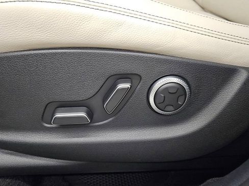 Used 2026 Genesis GV70 2.5T Select image 12