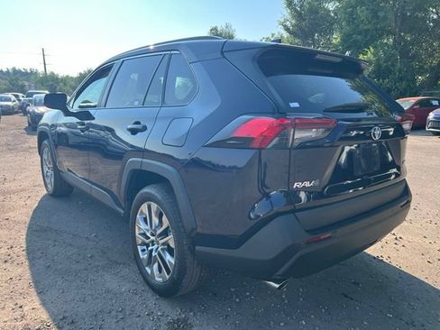 Used 2021 Toyota RAV4 XLE Premium FWD image 5