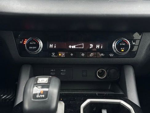 Used 2025 Mitsubishi Outlander SE image 34