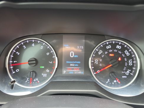 Certified 2021 Toyota RAV4 XLE FWD image 17
