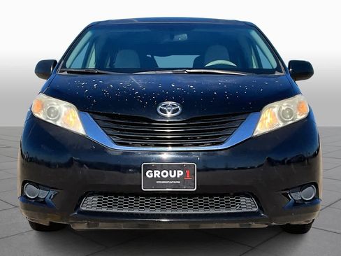 Used 2011 Toyota Sienna LE image 4