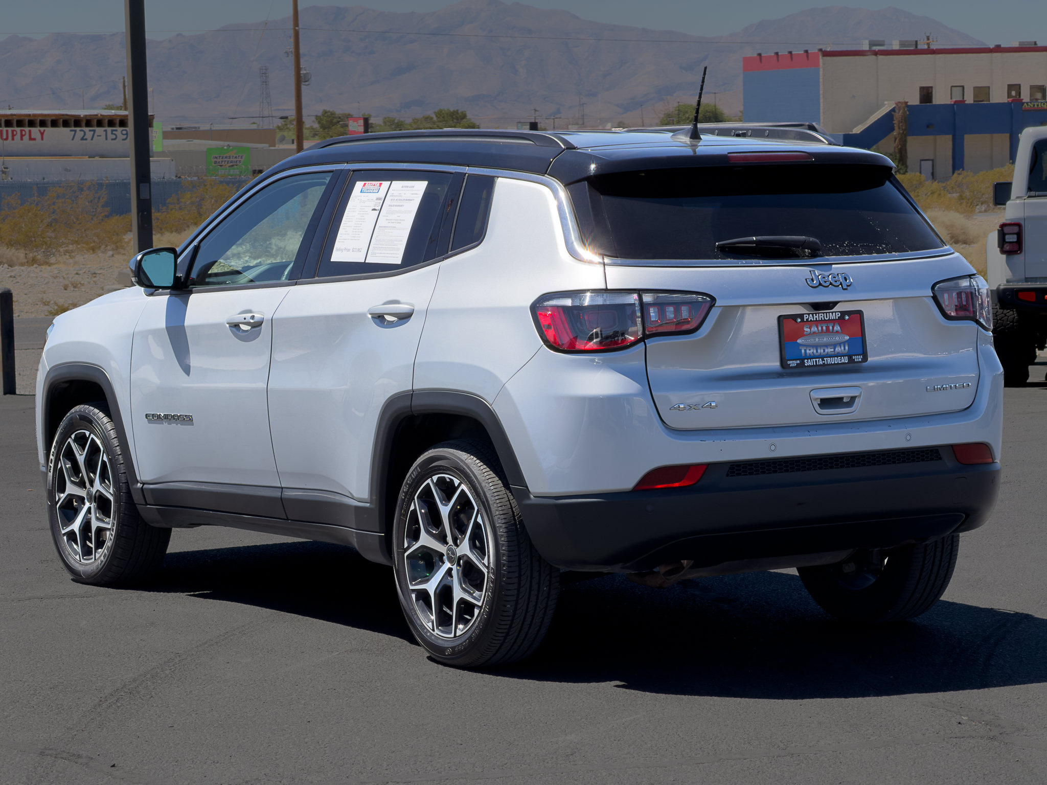 Used 2025 Jeep Compass Limited AWD/4WD image 3