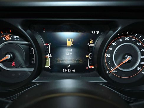 Used 2025 Jeep Wrangler Unlimited Sahara AWD/4WD image 11