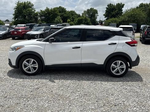 Used 2020 Nissan Kicks S FWD image 3