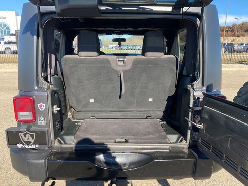 Used 2018 Jeep Wrangler Sport AWD/4WD image 18