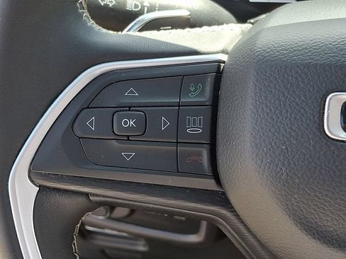 Used 2023 Jeep Grand Cherokee Laredo AWD/4WD image 22
