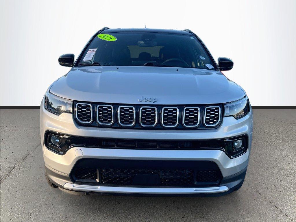 Used 2025 Jeep Compass Limited AWD/4WD image 2
